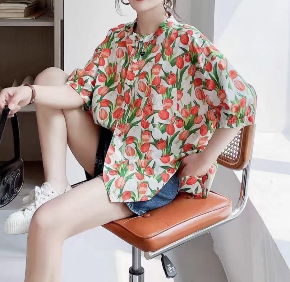 เสื้อผ้าฝ้ายพิมพ์ลายอกทิวลิปแต่งกระเป๋า