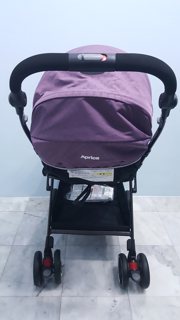 Aprica Optia Premium สีม่วง สภาพสวย ทำความสะอาดฆ่าเชื้อพร้อมใช้งาน