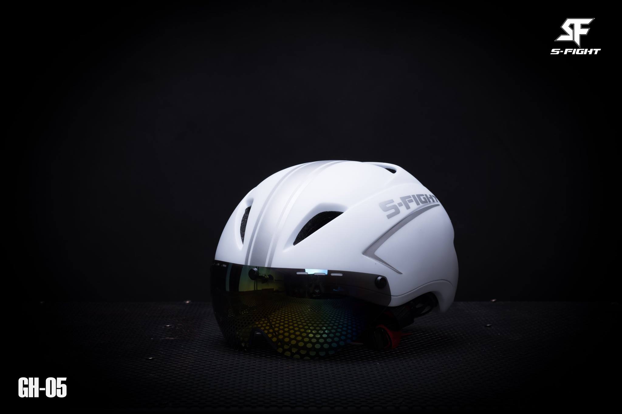 หมวก S-Fight AERO HELMET, GH-05 รอบศรีษะ 54-58 cm มีแว่นในตัว แว่นเป็นแบบแม่เหล็ก ถ้าไม่ใช้พลิกแว่นเก็บได้