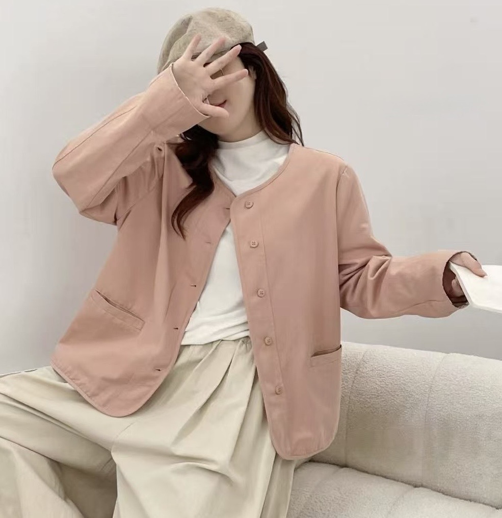 เสื้อคลุมแต่งกระเป๋าทรงเรียบสไตล์มินิมอล