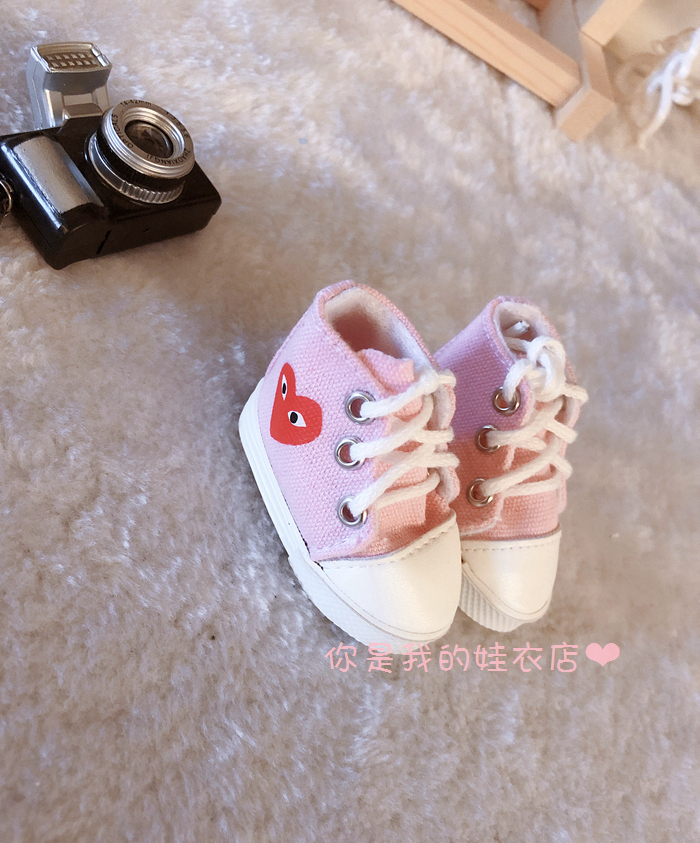 รองเท้าลายหัวใจ สำหรับตุ๊กตา 20 cm.