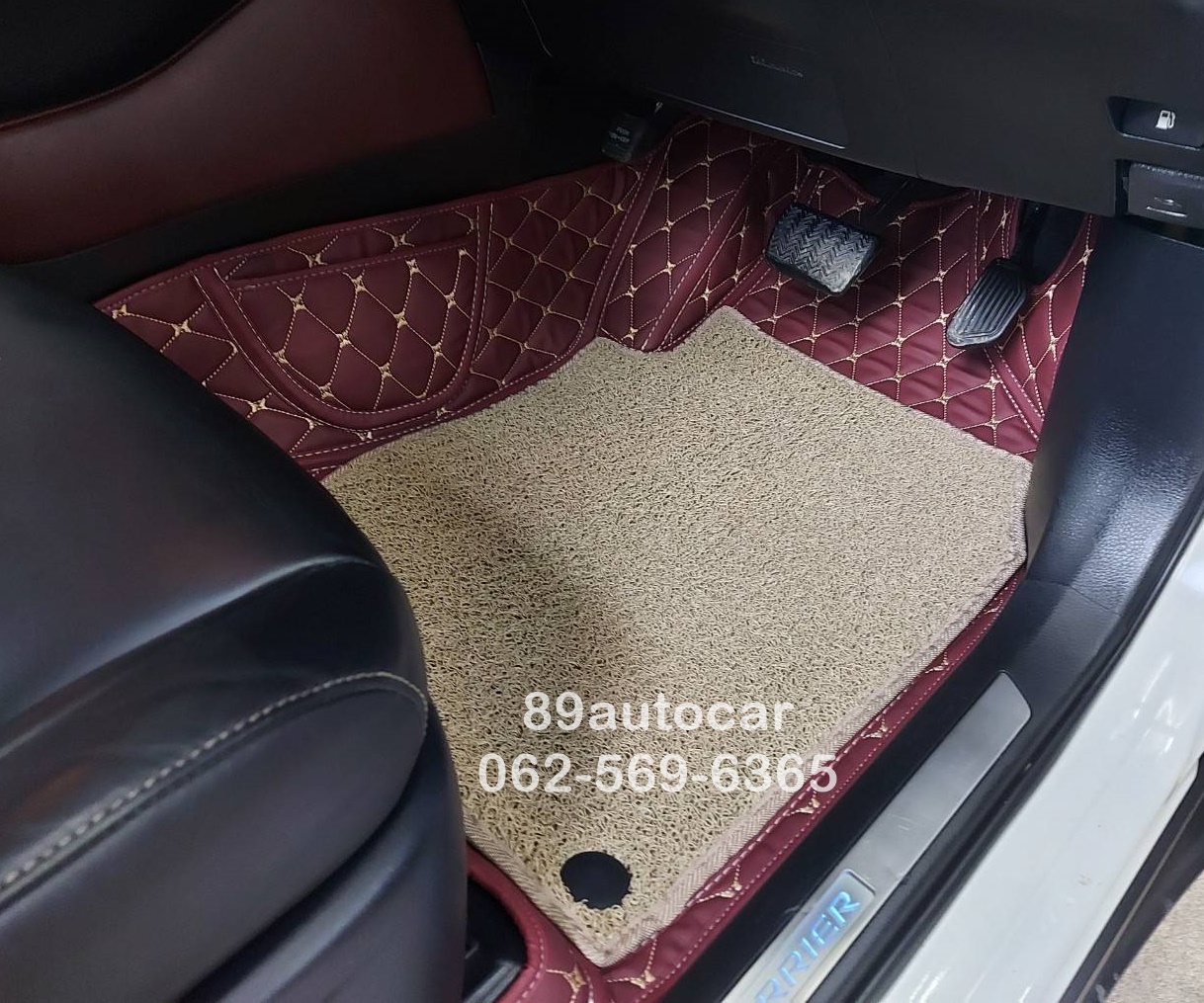 พรมรถยนต์ Toyota Harrier 2015 ปูพรม7D สีแดงเลือดหมู เสริมด้วยพรมดักฝุ่นสีครีม