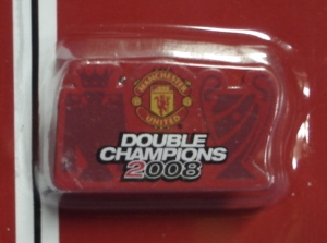เข็มกลัด ฟุตบอล สโมสรแมนเชสเตอร์ ยูไนเต็ด - DOUBLE CHAMPIONS 2008 ใหม่ / MANCHESTER UNITED Football Club Pin - DOUBLE CHAMPIONS 2008 NEW