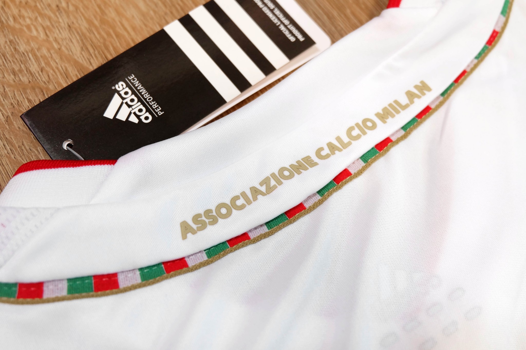 AC Milan 2011/12 Away Vintage Jersey เสื้อฟุตบอลเอซีมิลาน เยือน