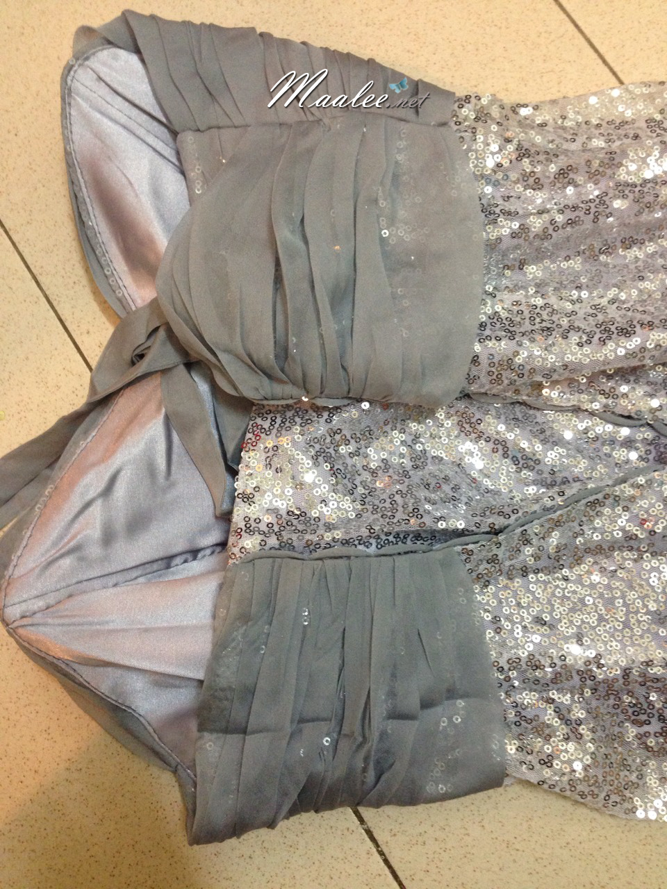 พร้อมเช่า ชุดราตรีสั้น เกาะอก สีเทา เข้ารูปปักเลื่อม อกแต่งผ้าชีฟอง หางปลาสามารถถอดได้