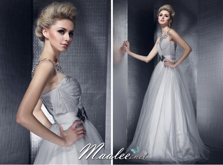 พร้อมเช่า ชุดราตรียาว สีเทาอ่อน อกจับจีบผ้าชีฟอง สไตล์กรีก ช่วงคอแแต่งลูกปัดผ้าตาข่าย&กระโปรง เอวแต่งลูกปัดพร้อมเลื่อม