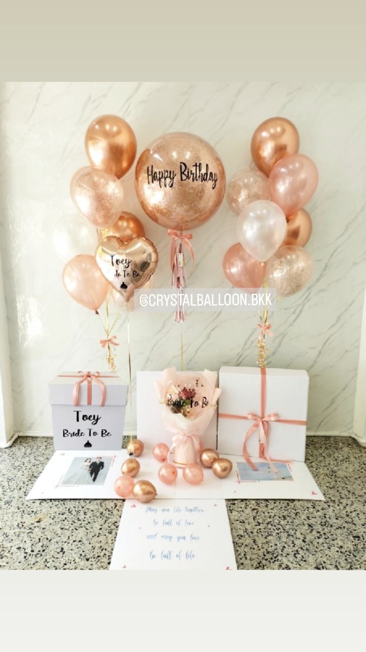 Surprise Box กล่องเซอร์ไพรส์ลูกโป่งวันเกิด Bubble ขนาด 24" โทนสีโรสโกลด์ พร้อมตกแต่ง ช่อลูกโป่ง 7 ลูก 2 ช่อ,ฟอยล์หัวใจ 1 ชิ้น,ช่อดอกกุหลาบ 1 ช่อ สามารถใส่รูปได้ 4 รูป สามารถเปลี่ยนสีลูกโป่ง/เปลี่ยนฟอยล์ตกแต่ง/ข้อความได้