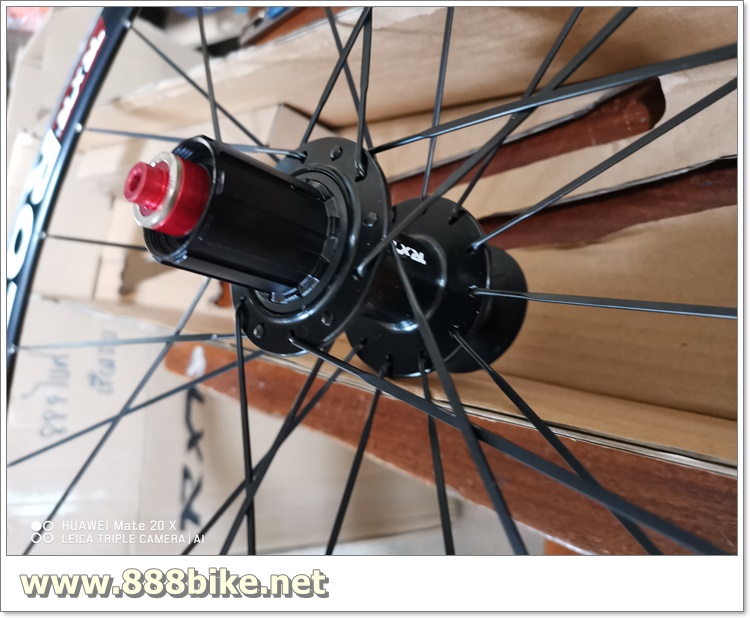 ชุดล้อเสือหมอบ Roton RXR - XC6, ขอบ 35มม, อลู 700C Road bike Wheels 11สปีดชิมาโน่ มีสีดำและสีแดง