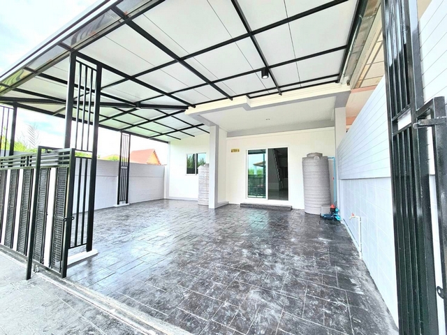 ขาย หมู่บ้านเพทายเพลส ลำลูกกาคลอง3 แบบ 3 ห้องนอน 2 ห้องน้ำ ใกล้ รพ.สินแพทย์ ใกล้รถไฟฟ้าคูคต ฟรีทุกค่าใช้จ่าย