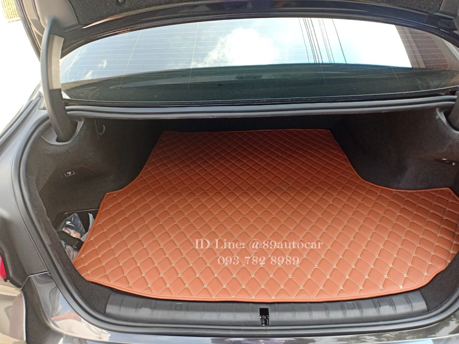 ขายพรมปูพื้นรถยนต์ BMW 530e G30 ปูพรม6D สีน้ำตาลเข้ม + ท้ายเก็บของ เต็มคัน
