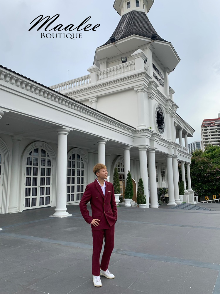 พร้อมเช่า ชุดสูทชาย สีไวน์แดง สองกระดุม แบบคลาสสิก ไม่มีเสื้อกั๊ก