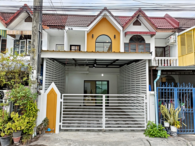 ขายทาวน์เฮ้าส์หมู่บ้านปัฐวิกรณ์ รามอินทรา 44 รีโนเวทใหม่ 2 ห้องนอน 2 ห้องน้ำ พร้อมอยู่ ฟรีโอน