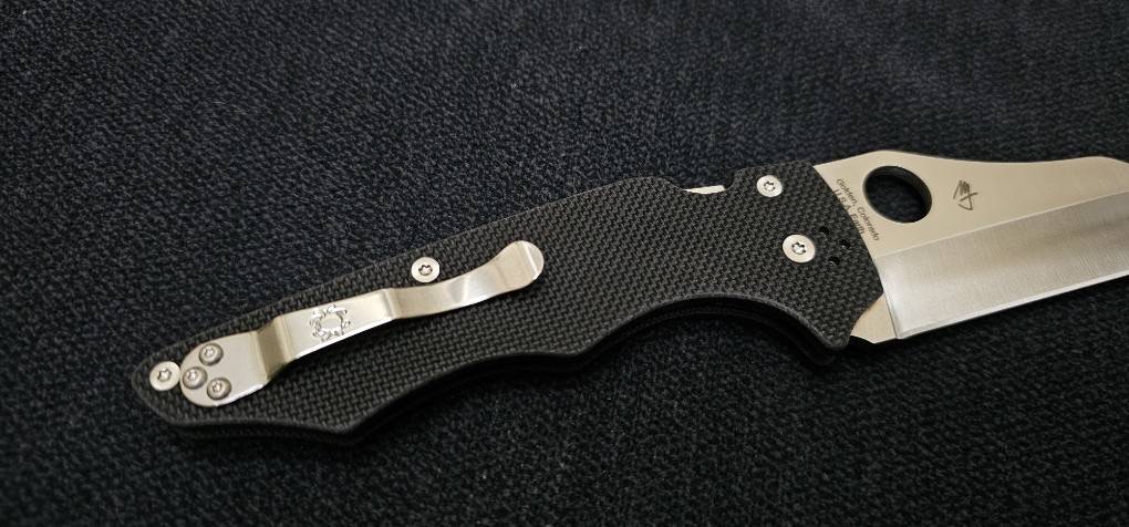 Spyderco YoJumbo Compression Lock Knife Black G-10 (4" Satin S30V)