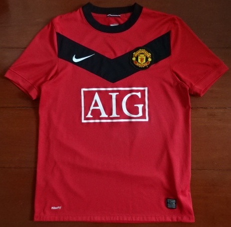 เสื้อฟุตบอล ทีมสโมสรแมนเชสเตอร์ ยูไนเต็ด ชุดเหย้า (ชุดที่ระลึกฉลองครบรอบ 100 ปี สนามโอลด์แทรฟฟอร์ด) 2009/10 S-Size / MANCHESTER UNITED Football Shirt Home Kit (Old Trafford 100th Anniversary) 2009/10 Jersey S-Size