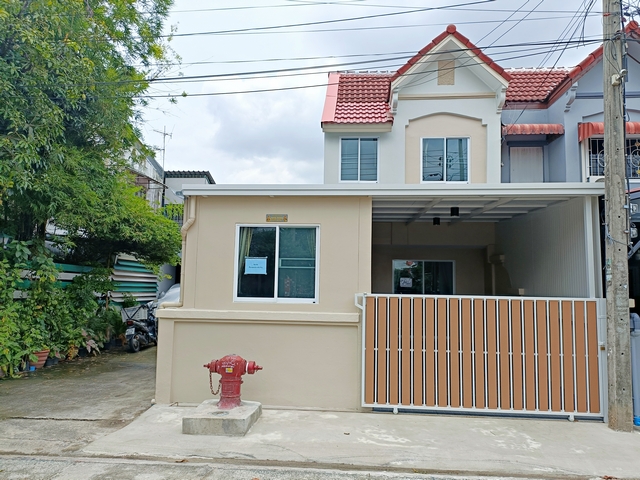 ขายทาวน์เฮ้าส์หมู่บ้านกรุงทอง สายไหม33 แบบ 3 ห้องนอน 2 ห้องน้ำ รีโรเวทใหม่ พร้อมเข้าอยู่ ฟรีโอน