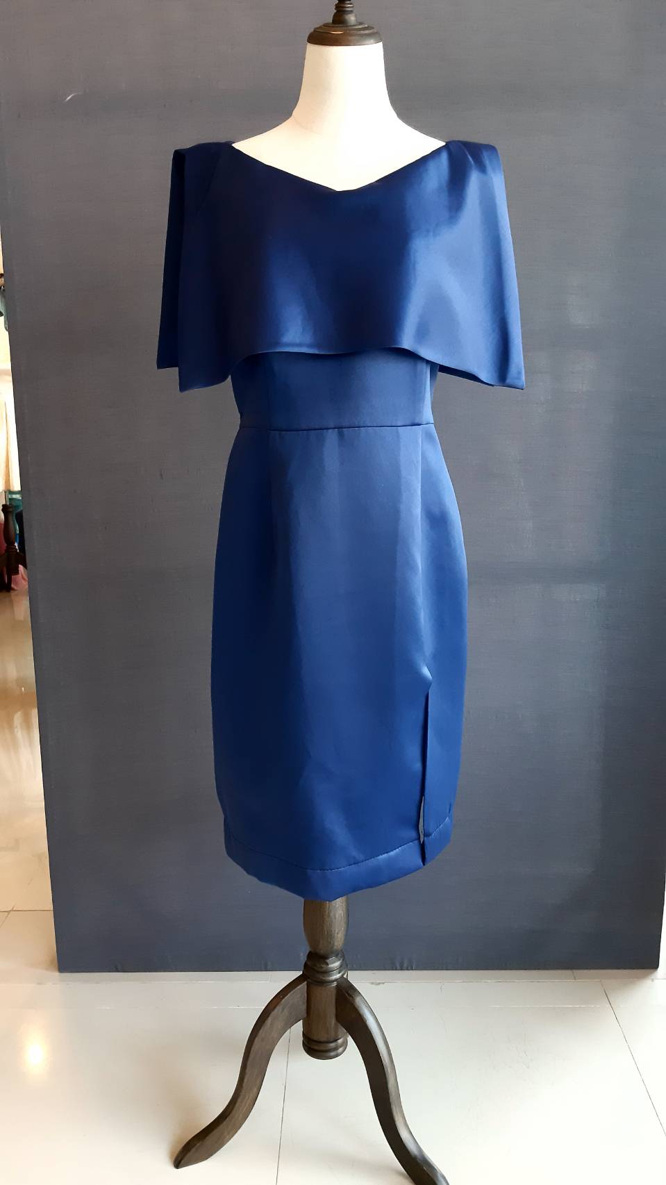 พร้อมเช่า ชุดราตรีสั้น สำหรับสาวอวบ ปาดไหล่ สีน้ำเงิน ผ้าซาติน