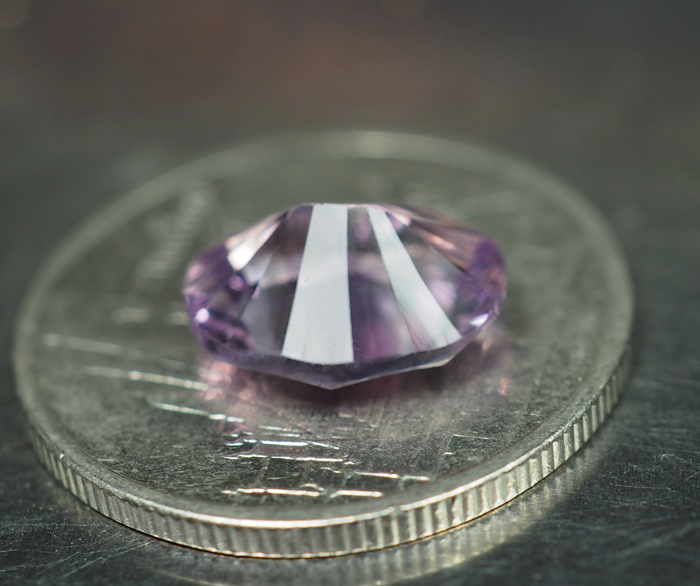 พลอยอะเมทิสต์สีม่วง 2.15 กะรัตเจียรแบบ Concave