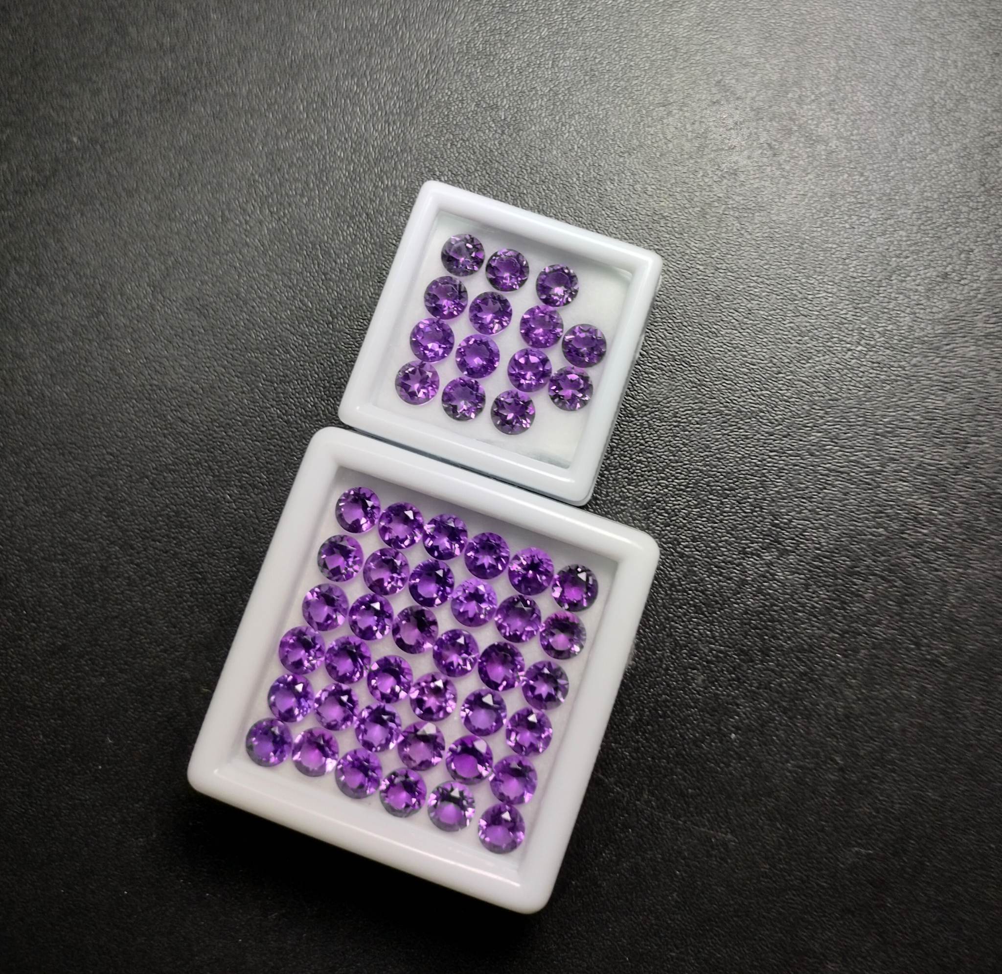 พลอยอะเมทิสต์ 23.12 กะรัต 50 ชิ้น 5 มิล