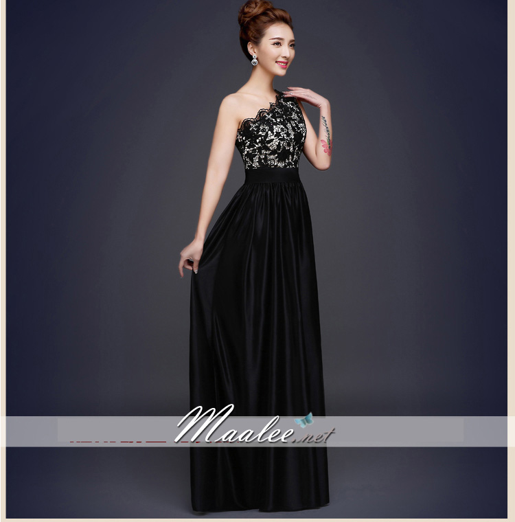 พร้อมเช่า ชุดราตรียาว ไหล่เดียว อกแต่งลูกไม้ ประดับคริสตัลหรู กระโปรงเนื้อนิ่มผ้ามัน สีดำ