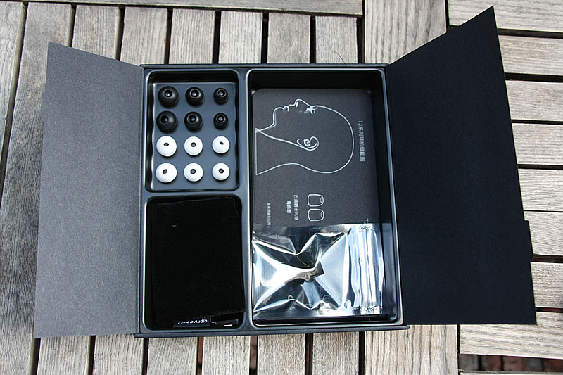 ขาย หูฟัง TTPOD T2E หูฟัง3 Driver (2BA 1Dynamic) สายชุบเงิน รุ่นเบสหนัก - สีน้ำเงินใส