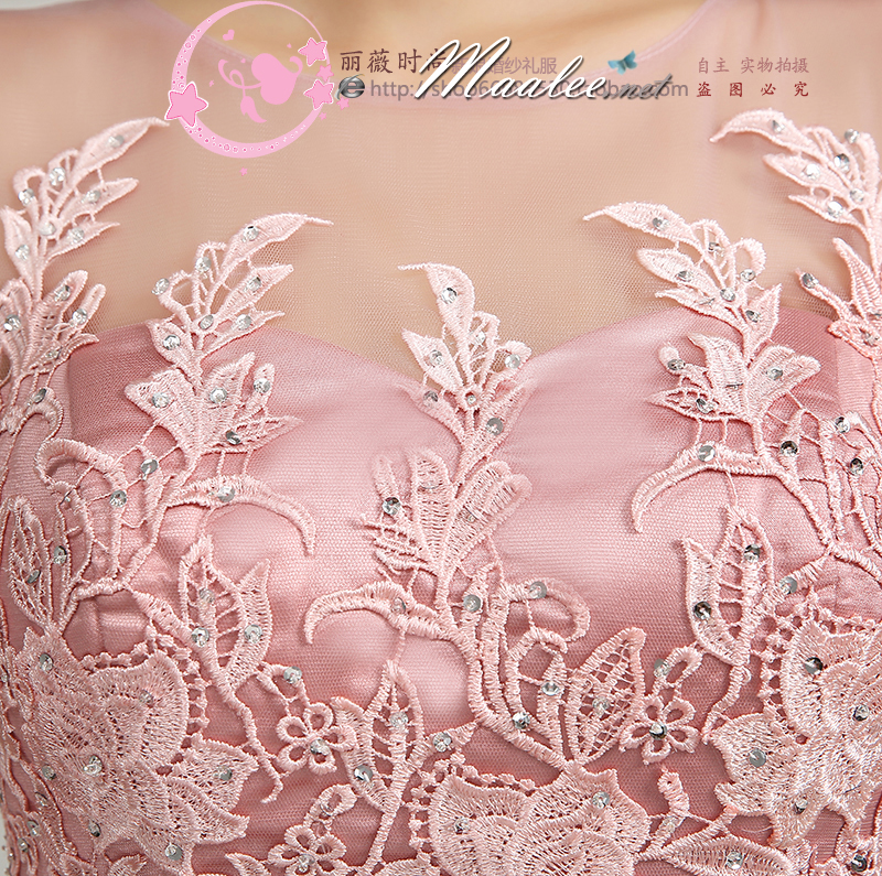 พร้อมเช่า ชุดราตรียาว สีชมพูกะปิ ปักลูกไม้แต่งเลื่อม ด้านหลังเป็นแบบซีทรู กระโปรงผ้าซาติน ชายยาว