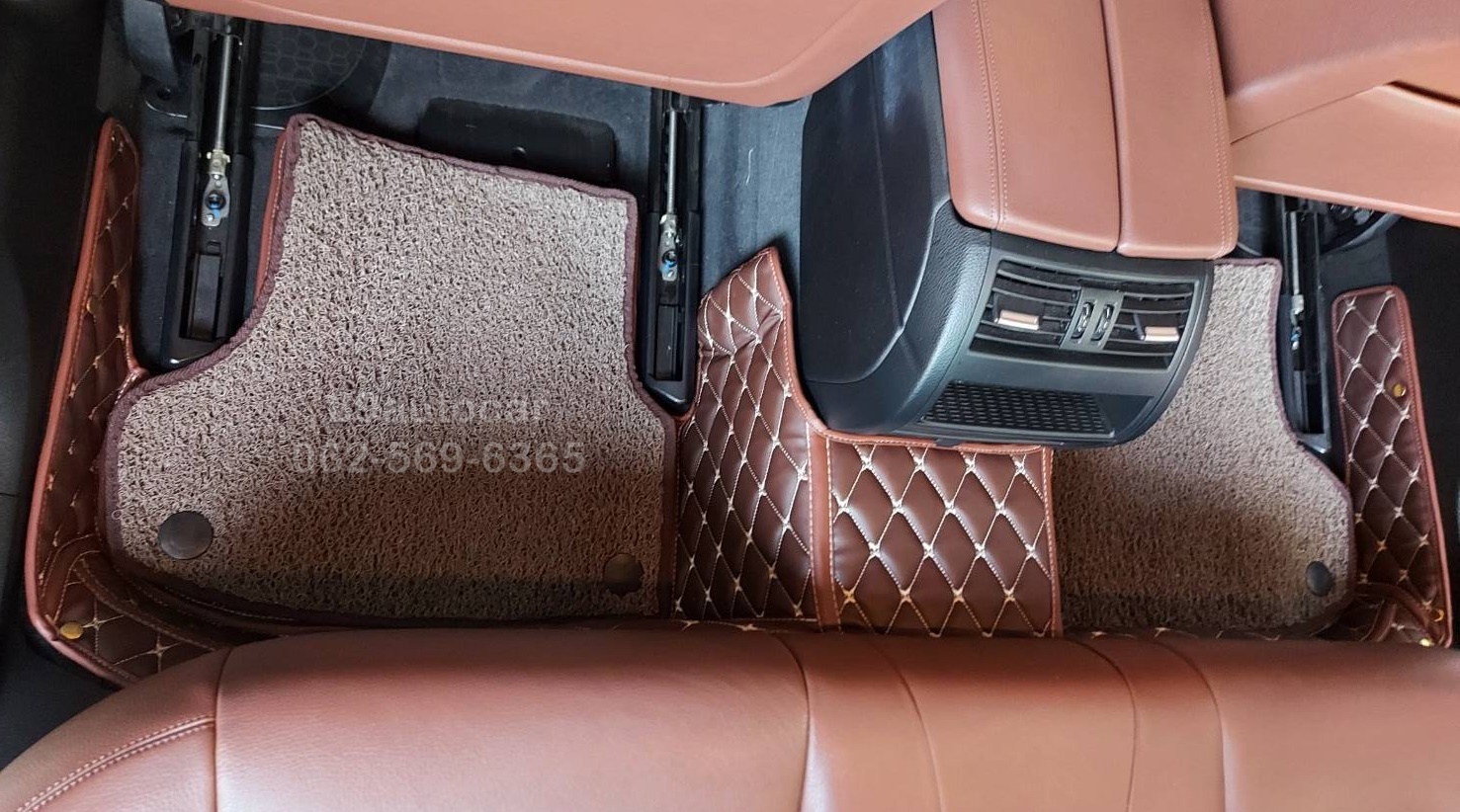 พรมรถยนต์ BMW 520d F10 2016 ปูพรม7D สีกาแฟ + พรมดักฝุ่นสีน้ำตาล เต็มคัน