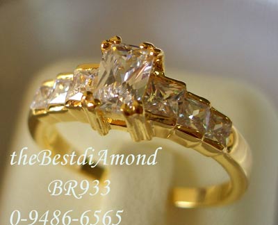 +++แหวนสไตน์ Modern สวยมากๆๆๆค่ะ เพชรสี่เหลี่ยม วางแบบขั้นบันไดค่ะ กำลัง InTrend ในต่างประเทศค่ะ BR933+++