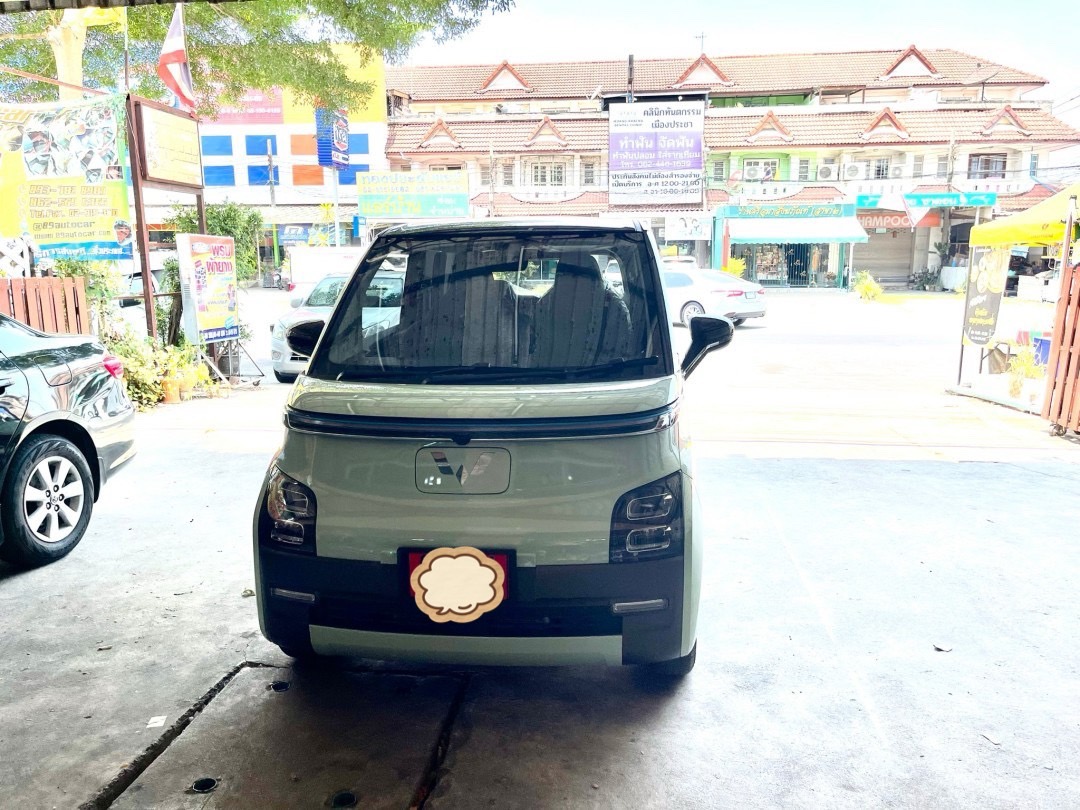 พรมปูพื้นรถยนต์ Wuling Air EV ปูพรม6D สีเขียวด้ายทอง เต็มคัน