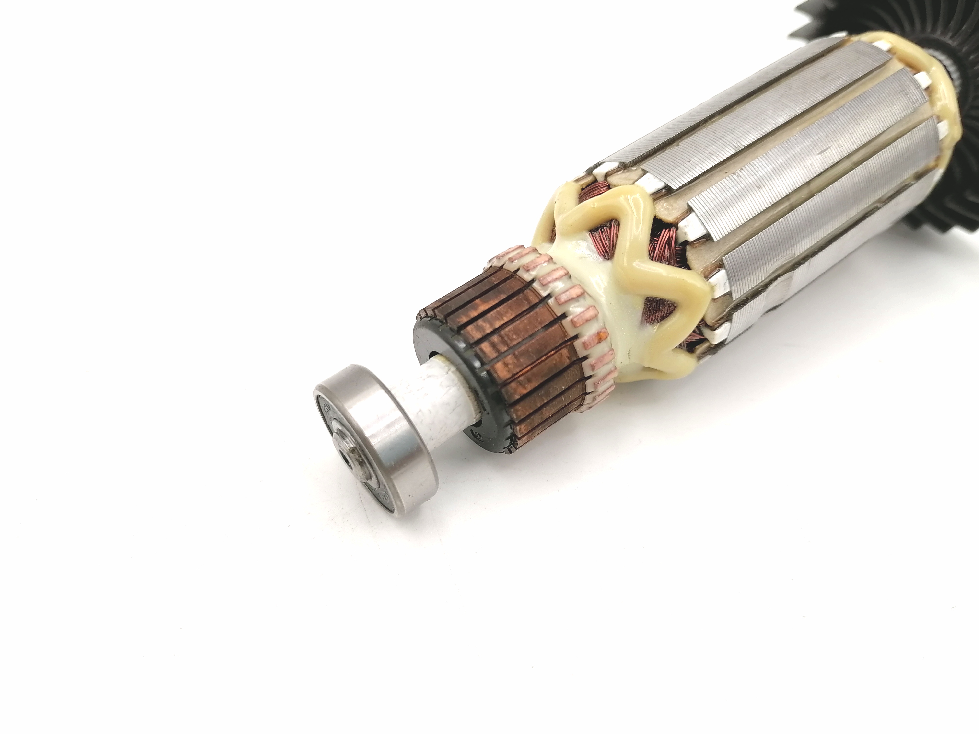 ทุ่น หินเจียร 4 นิ้ว มาคเทค-Maktec MT964, MT970, มากีต้า M9506, M9512B (720w.) (แท้) ## (**)