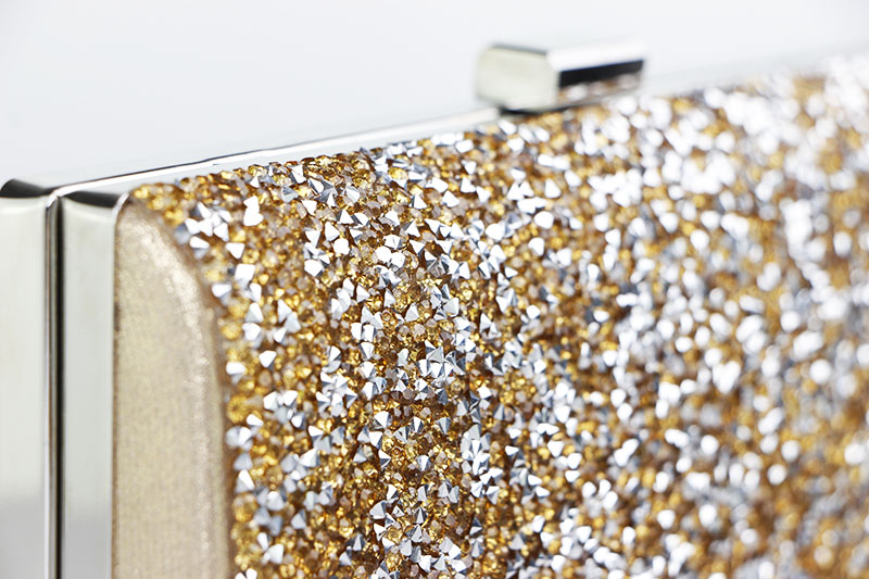 พร้อมส่ง Evening Clutch กระเป๋าออกงาน ทรงสี่เหลี่ยม พร้อมสายโซ่ยาว อัดคริสตัลเม็ดเล็ก สวยหรู สีทอง