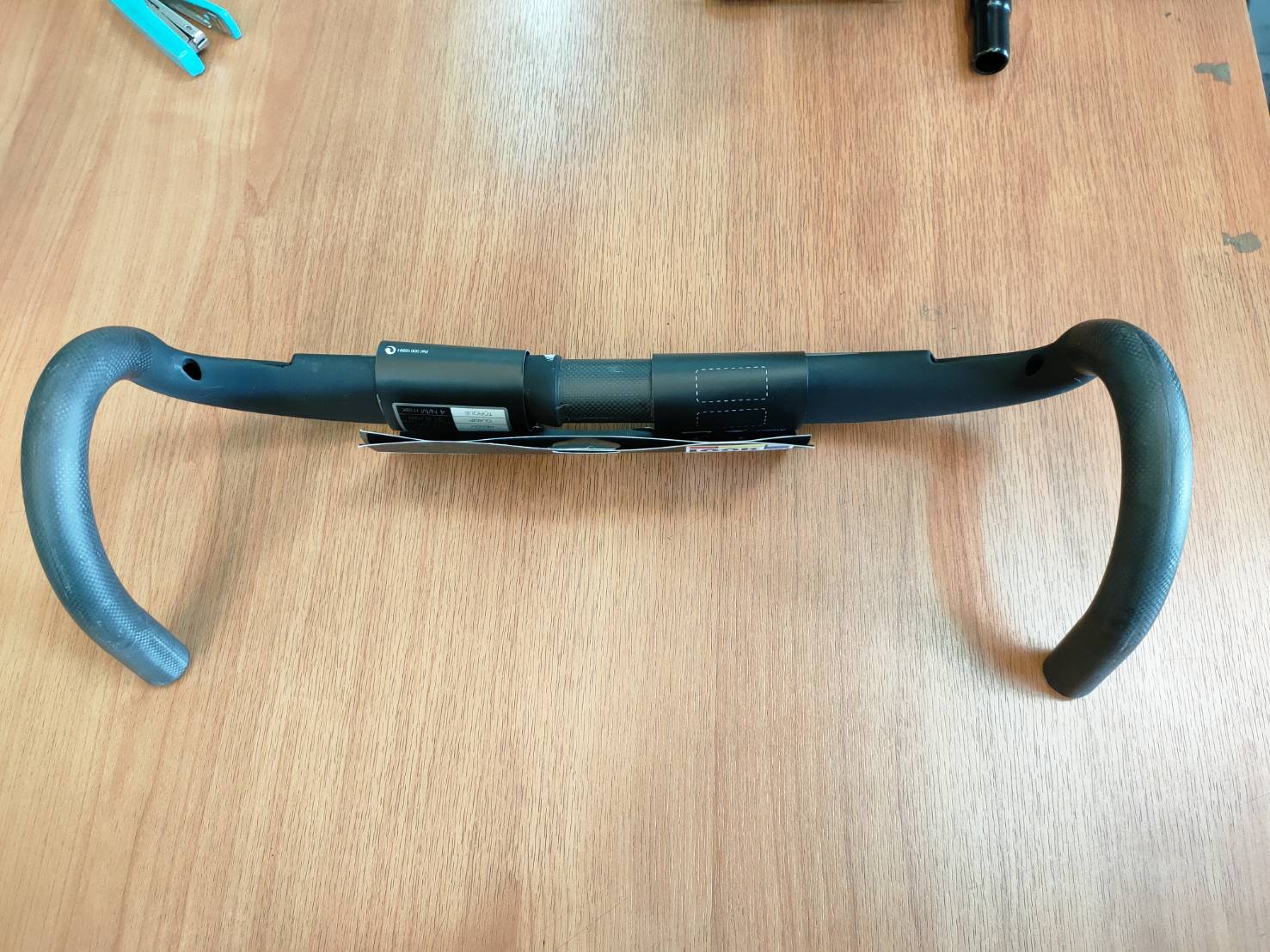 แฮนด์หมอบ Look ADH Aero Carbon Handlebar, Aero design, 40cm (9247) 31.8x42mm Silver/White, (00009248)