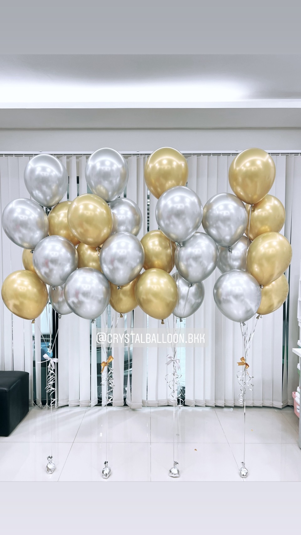 ลูกโป่ง แสดงความยินดี ช่อลูกโป่งโครเมี่ยม Theme เงิน-ทอง ช่อ 7 ลูก 4 ช่อ พร้อมตกแต่ง สามารถเปลี่ยนสีลูกโป่งได้