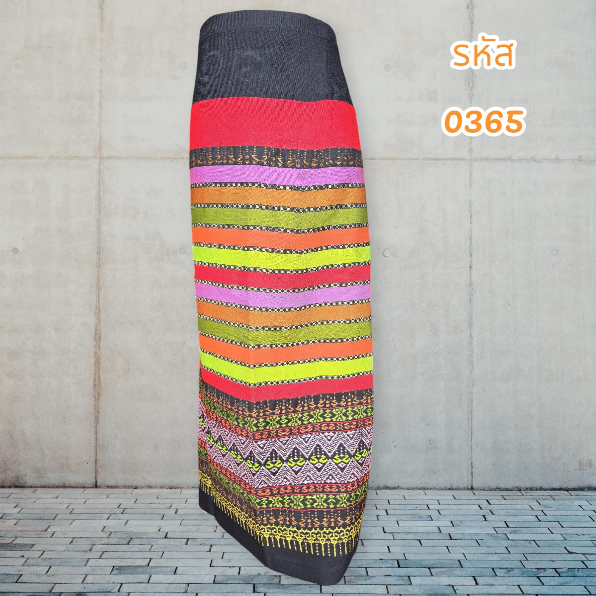 ผ้าถุงสำเร็จรูปแบบป้ายเย็บติดตะขอ (อัดผ้ากาว)0365