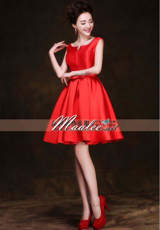 พร้อมเช่า ชุดราตรีสั้น แบบแขนกุด ผ้าซาตินเรียบหรู กระโปรงทรงA แต่งโบว์2ชั้น ช่วงเอว สีแดง (เชือกผูกหลัง)