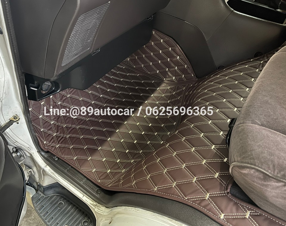 พรมปูพื้นรถตู้ Toyota Hiace ปูพรมVVIP สีกาแฟด้ายทอง ตัดเข้ารูป เต็มคัน