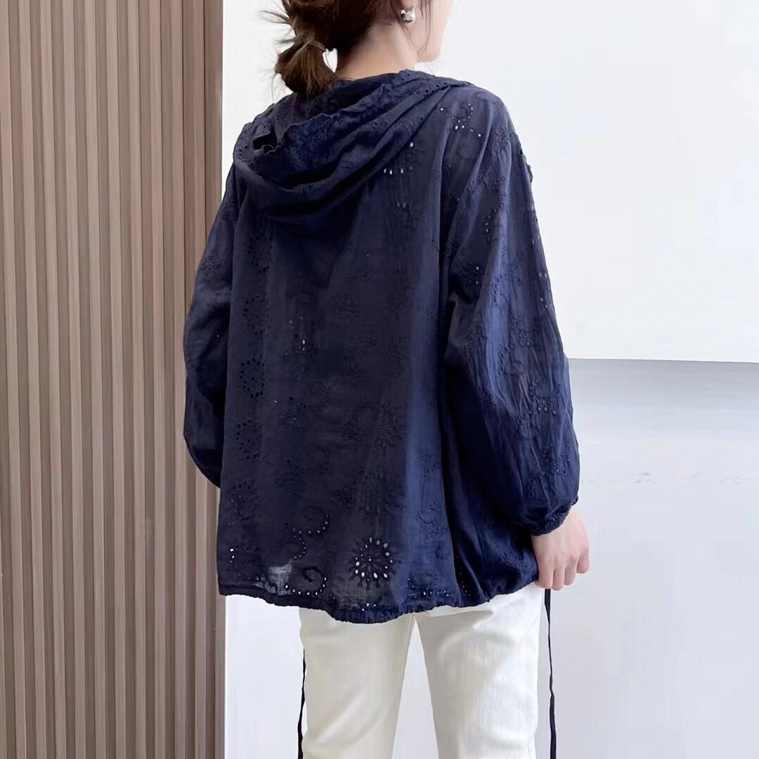 เสื้อคลุมผ้าลูกไม้แต่งกระเป๋ามีฮู้ด