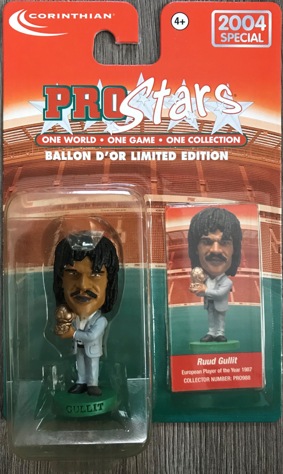 ตุ๊กตาโมเดลนักฟุตบอล ร.กุลลิท สโมสรเอซี มิลาน โครินเธียน โปรสตาร์ - Ballon d'Or Limited Edition Series ใหม่ / R.GULLIT AC MILAN Football Club Corinthian ProStars Football Figure - Ballon d'Or Limited Edition Series NEW