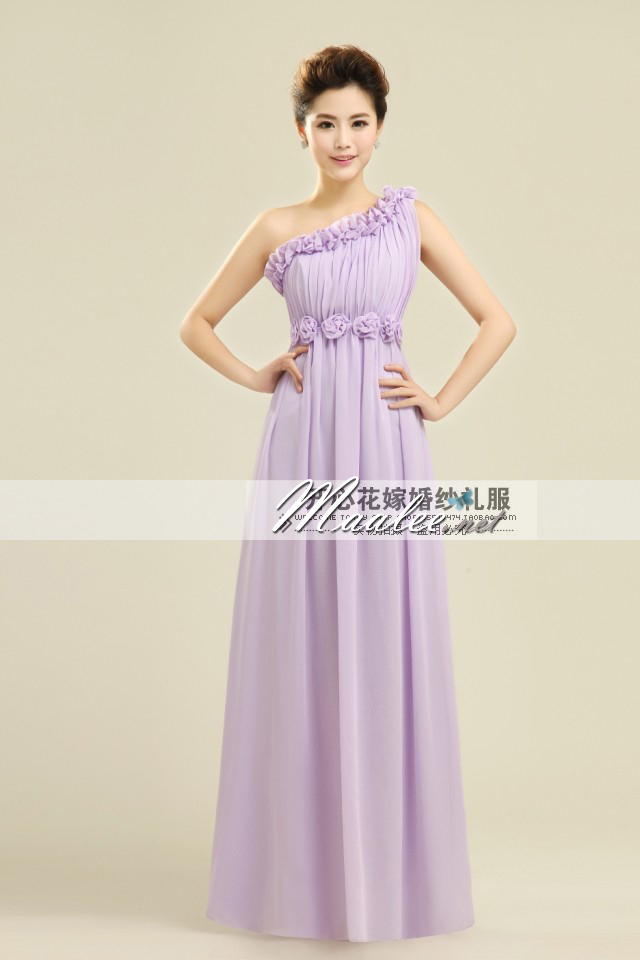 พร้อมเช่า ชุดราตรียาว ไหล่เดียว สีม่วง Lavender จับเดรปหน้าอก แต่งดอกไม้ตลอดช่วงอกและเอว