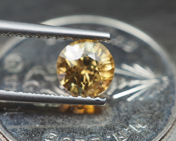 เพทายกัมพูชา 1.10 กะรัตสีน้ำตาลอ่อน (0939)