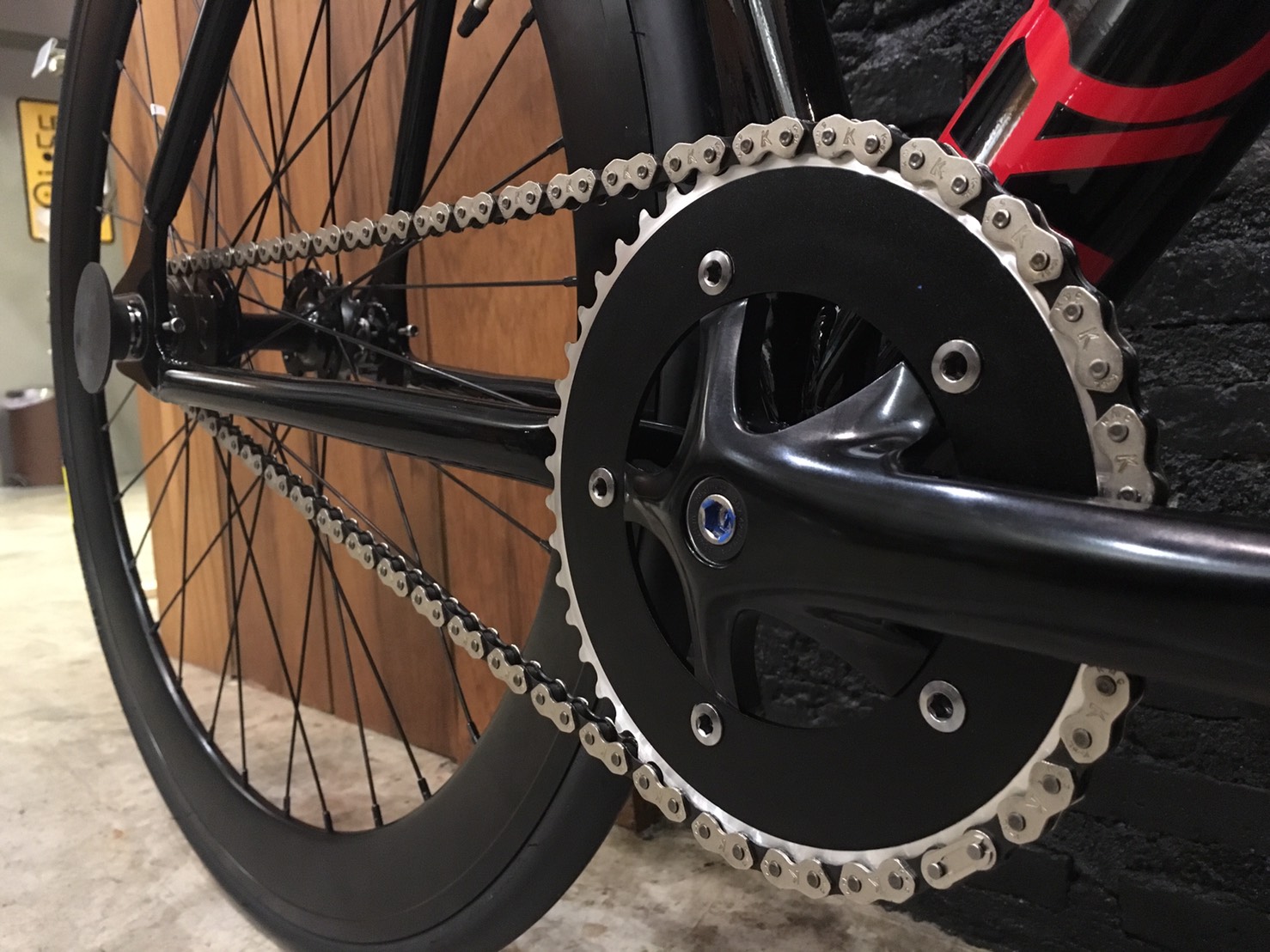 จักรยานฟิกเกียร์ Roadmaster TOCHKA FIXED GEAR 700C Size 52cm, มีสีดำแดงและสีเหลืองดำ