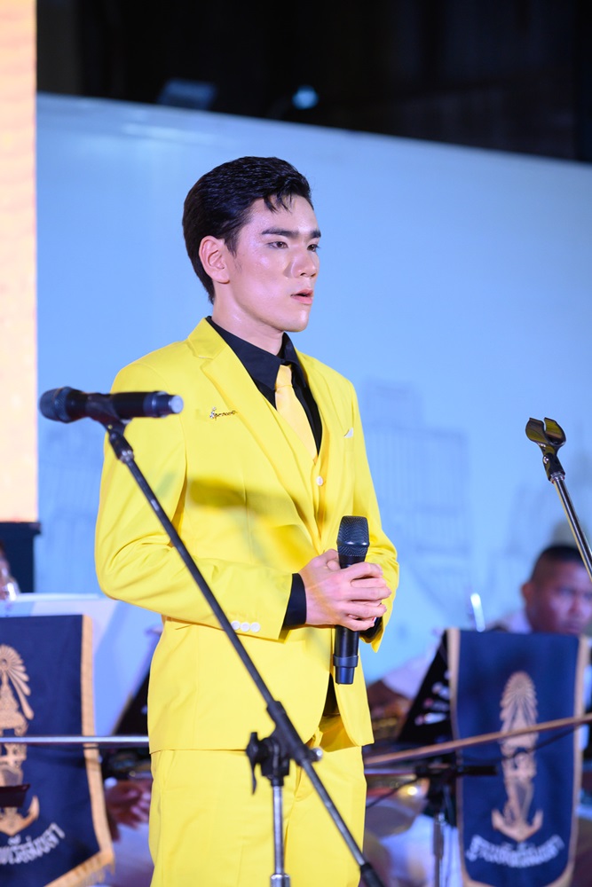 พร้อมเช่า ชุดสูทชาย สีเหลือง Bright Yellow 3-piece Suit พร้อมเสื้อกั๊ก