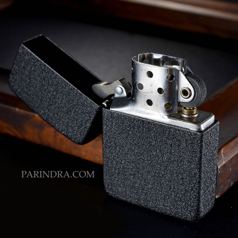 ไฟแช็ค Zippo แท้ " Zippo 1941 Replica™ Black Crackle " #28682 แท้นำเข้า 100%