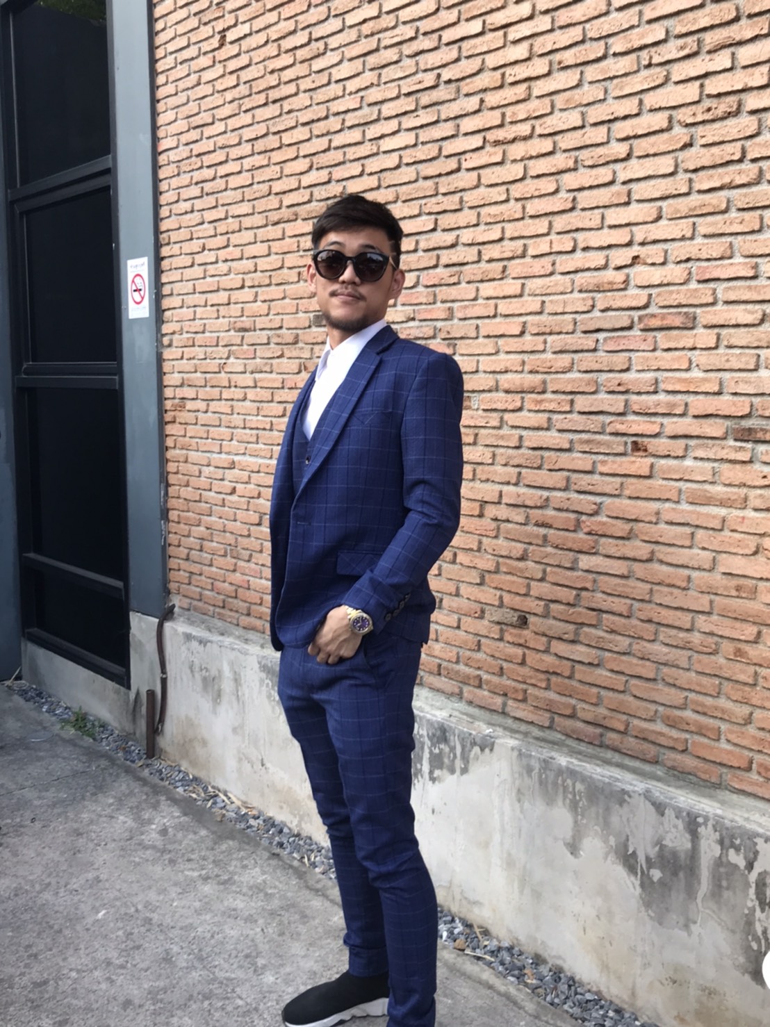 พร้อมเช่า ชุดสูทชาย สีน้ำเงิน ลายตาราง ทรงเข้ารูป สไตล์เกาหลี พร้อมเสื้อกั๊ก