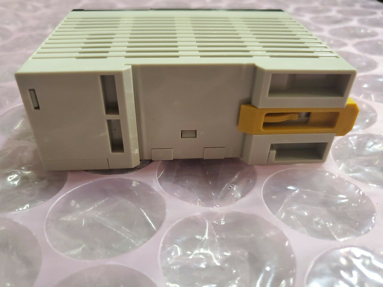 PLC " OMRON " รุ่น CPM2C-32CDTM-D