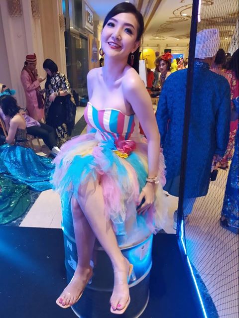 พร้อมเช่า ชุดแฟนซี เกาะอก ชุดราตรีสั้น สายรุ้ง Rainbow น่ารักมากมาย กระโปรงสีสวย