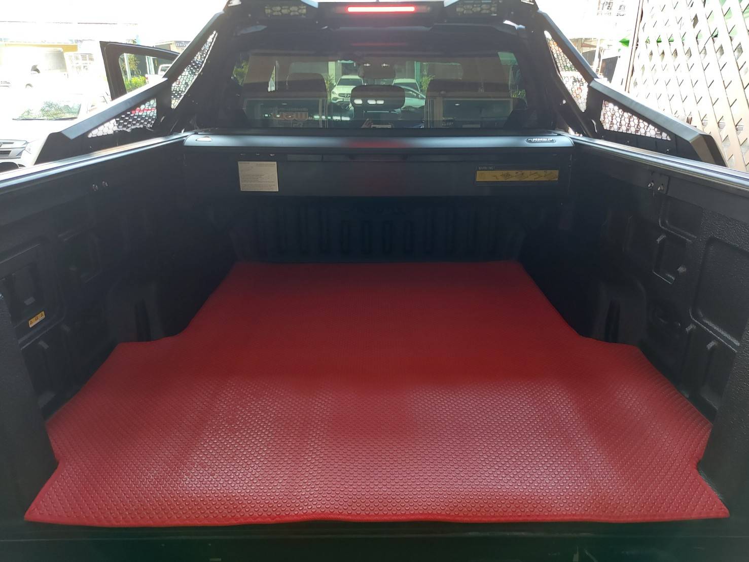 ยางปูท้ายกระบะ Ford Raptor 4 ประตู 2023 กระดุมเล็ก PVC สีแดง