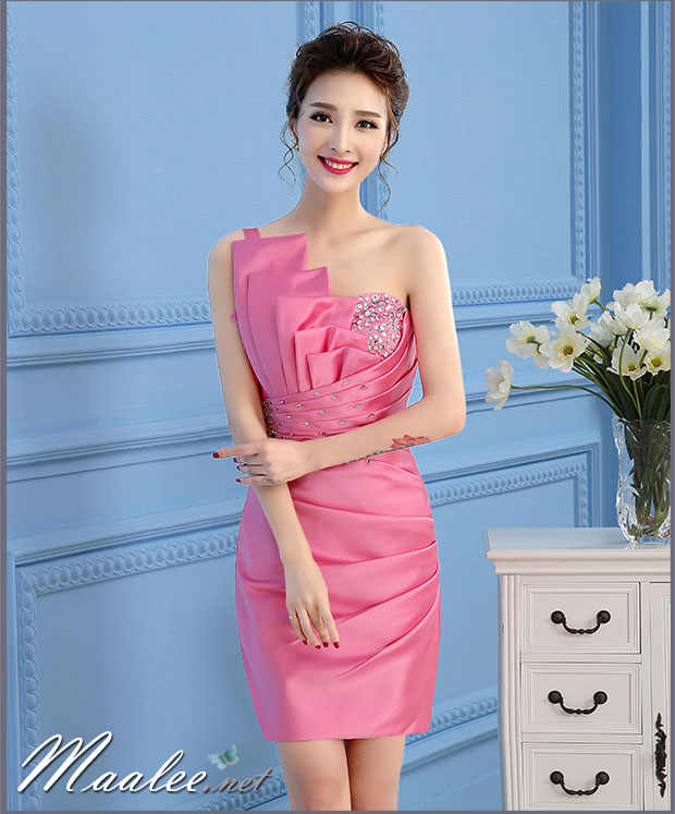 พร้อมเช่า ชุดราตรีสั้น เกาะอก ไหล่เดียว สีชมพู ผ้าซาตินเข้ารูป ปักเลื่อมสวยหรู