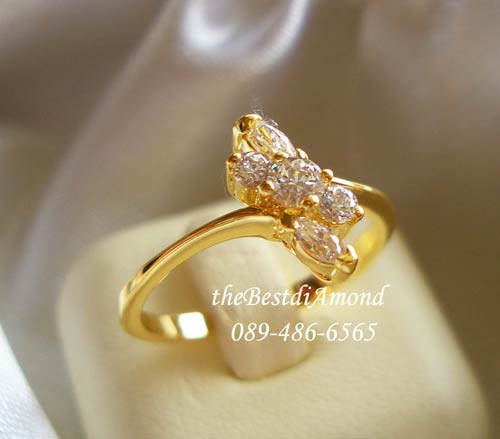 BR968+++แหวนเกยแบบเพชรผสม+++แหวนน่ารักๆอีกแบบ วางเพชรกลมผสมกับเพชร มาคี ได้กลมกลืน ก้านแหวนบางๆ ใส่แล้วนิ้วเรียวสวย