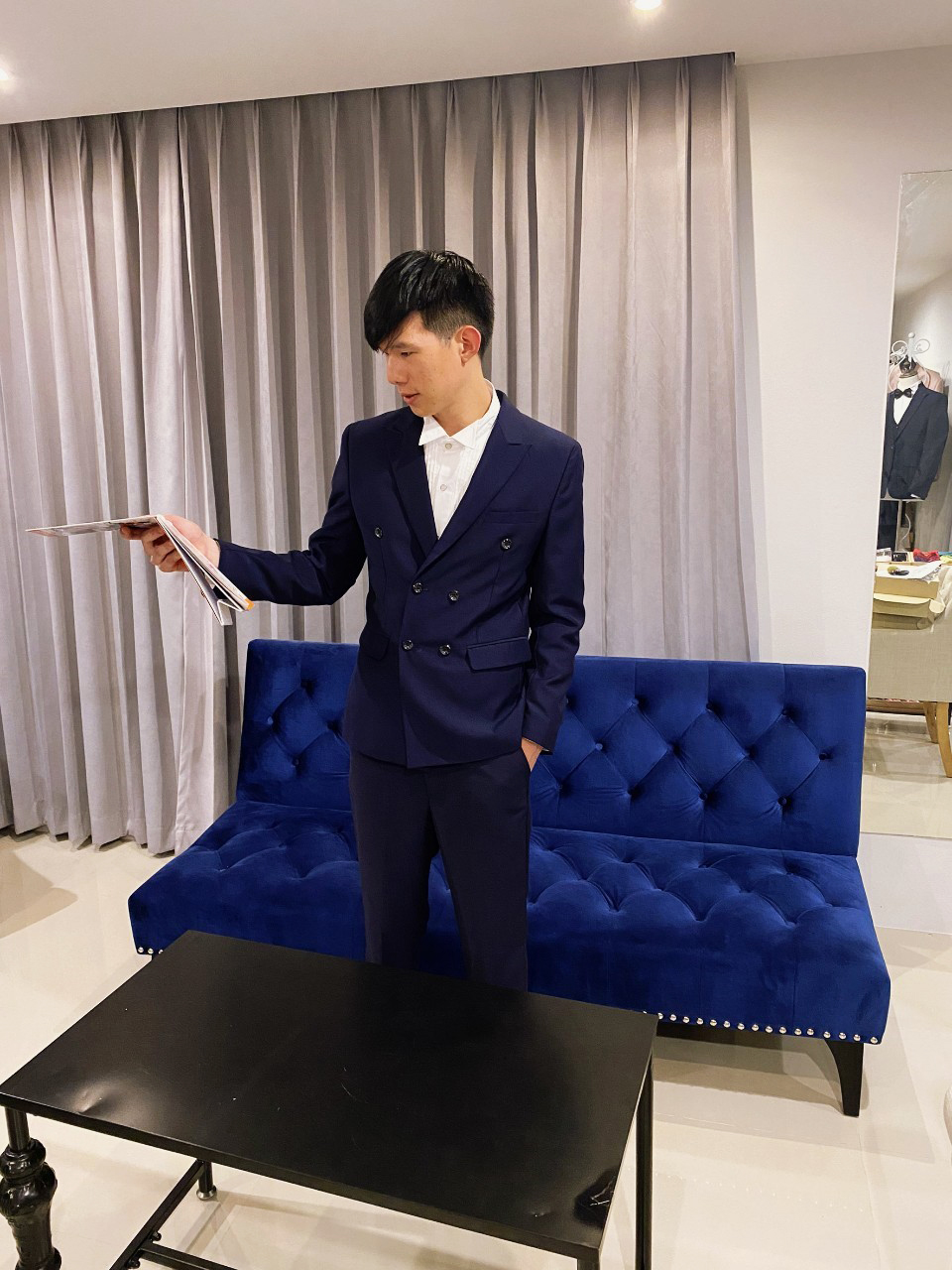 พร้อมเช่า ชุดสูทชาย สีกรม รุ่นกระดุมสองแถว ไม่มีเสื้อกั๊ก