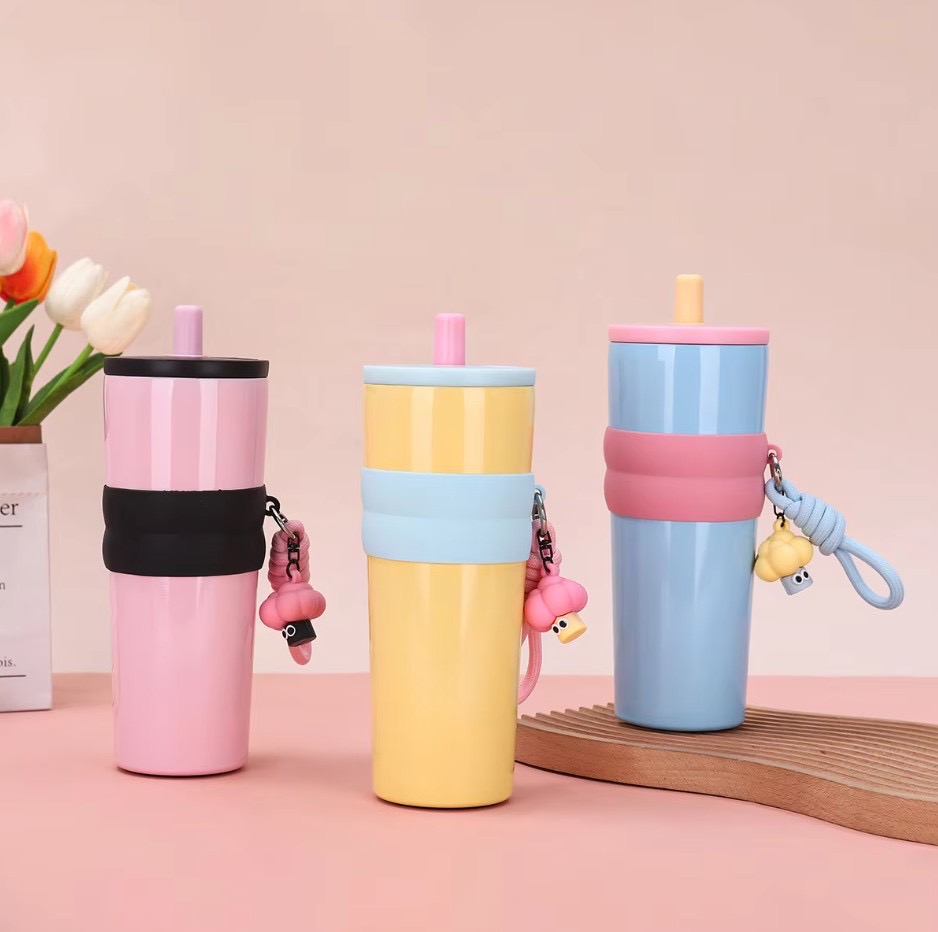 แก้วสแตนเลส หุ้มซิลิโคนห้อยพวงกุญแจ รุ่น YN7637 25 ออนซ์ /710 ml